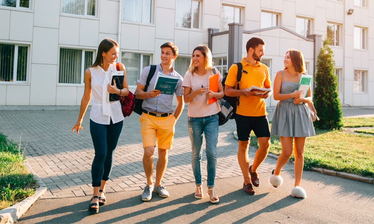 Maturità 2021, Sibilia agli studenti: “Una partita da vincere con impegno e volontà”